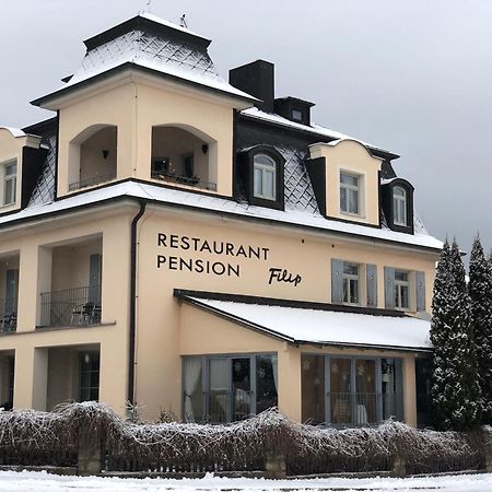Pension A Restaurace Filip II マリアーンスケー・ラーズニェ エクステリア 写真