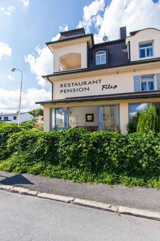 Pension A Restaurace Filip II マリアーンスケー・ラーズニェ エクステリア 写真