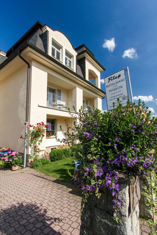 Pension A Restaurace Filip II マリアーンスケー・ラーズニェ エクステリア 写真